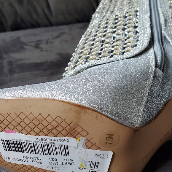 ✨ GIANNI BINI SILVER CRYSTAL HEELED BOOTS ✨Brand: Gianni Bini  Size: 7.5  Co - Picture 7 of 9